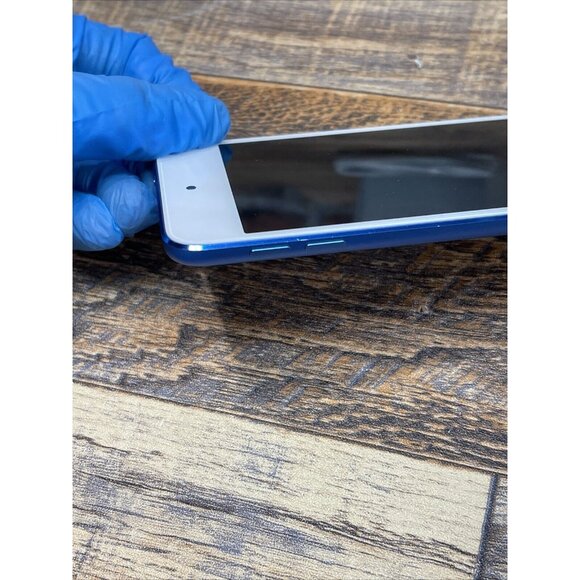 Apple iPod Touch 6th Generation Blue 32 GB Model: A1574 W/ Cable & Adpt - Picture 7 of 7